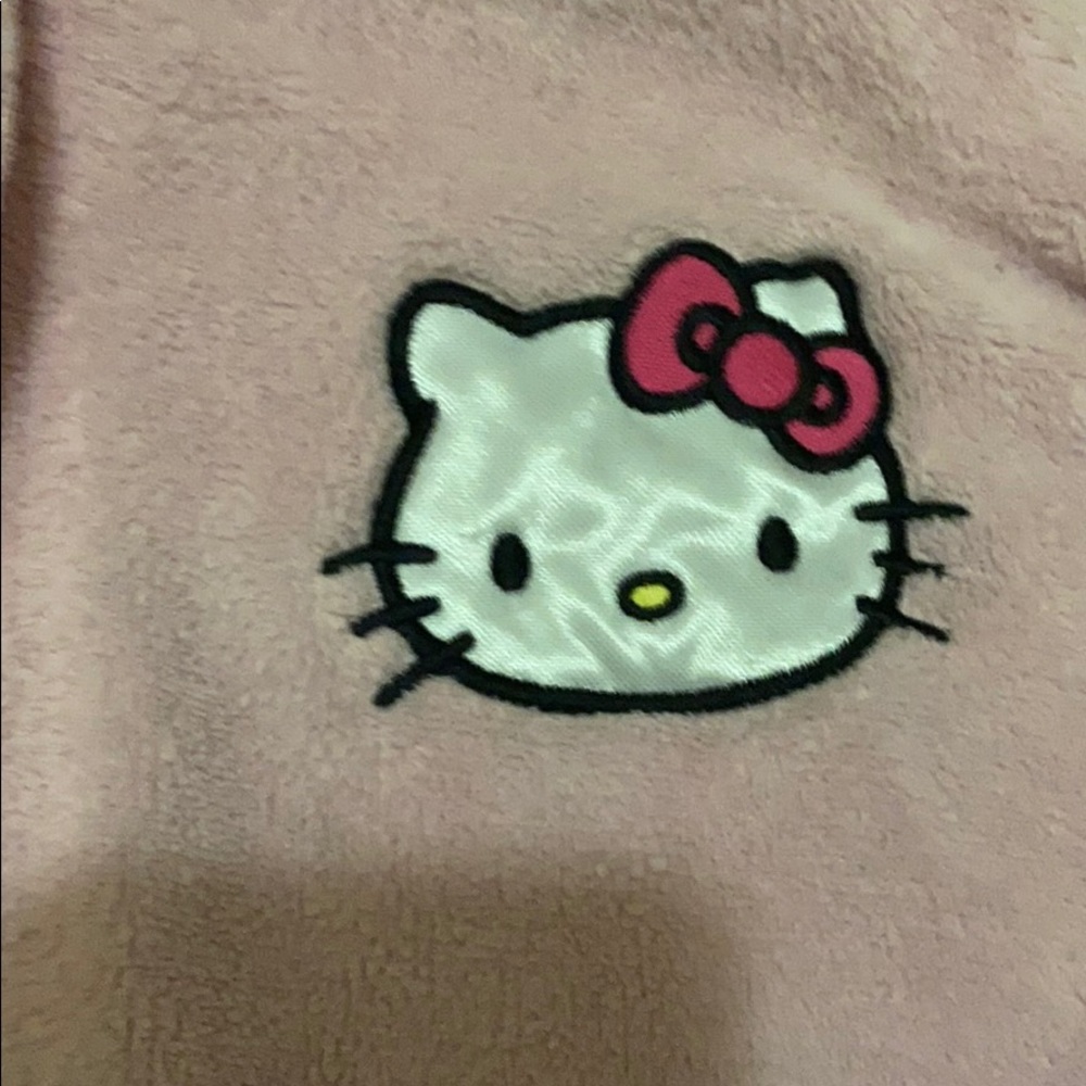 Robe - Picture 3 of 3